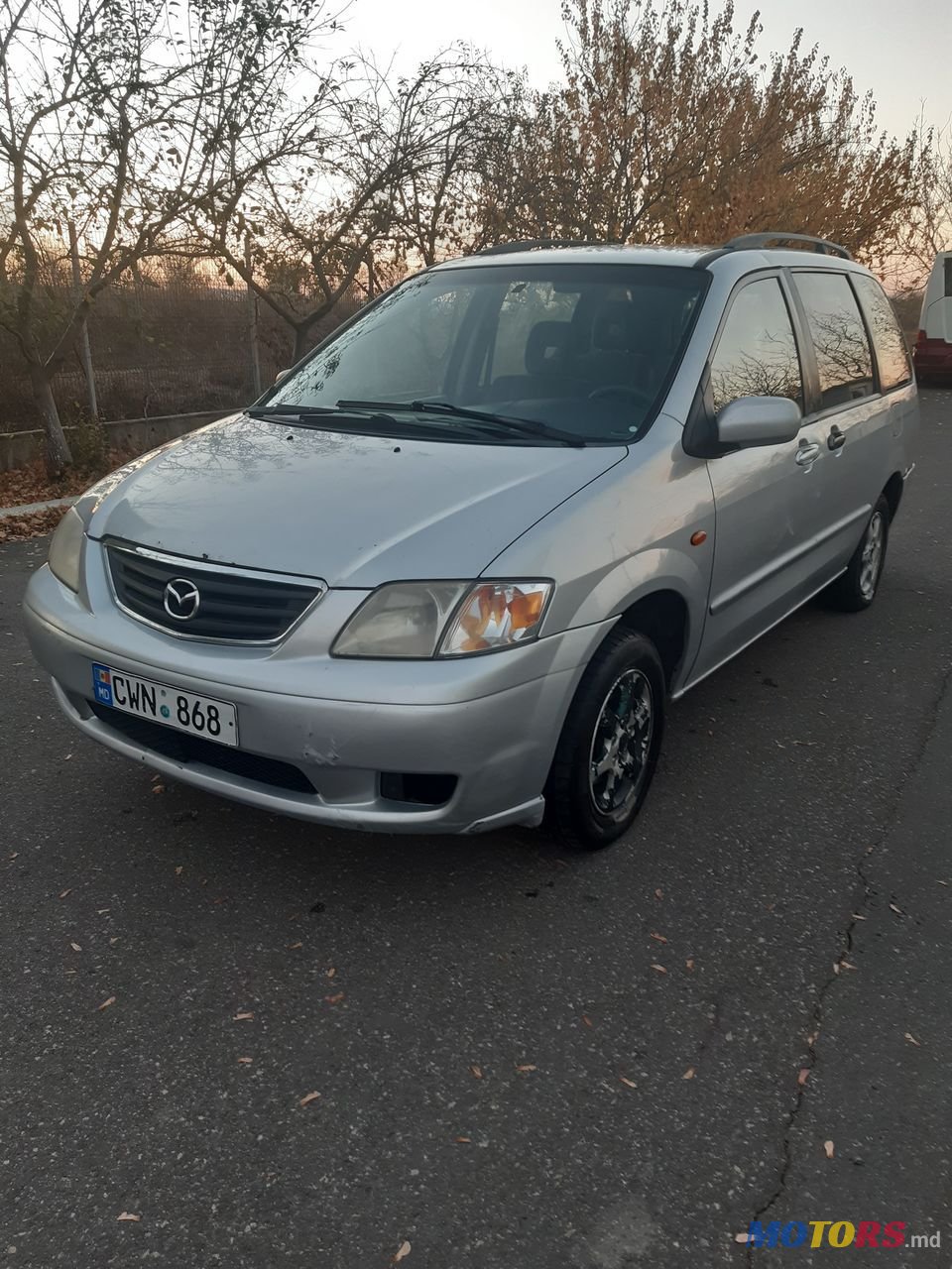 2001' Mazda MPV photo #1