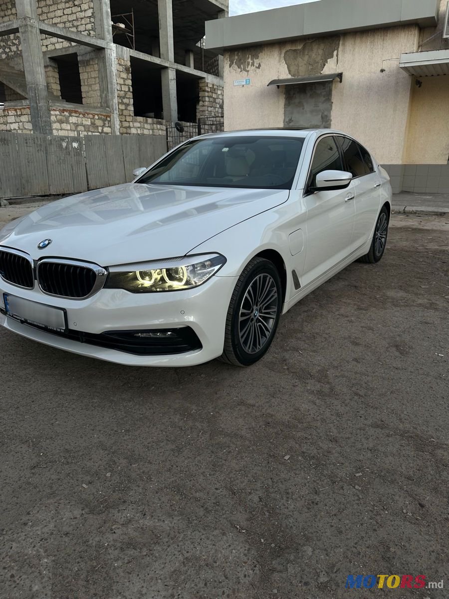 2017' BMW 5 Series photo #2