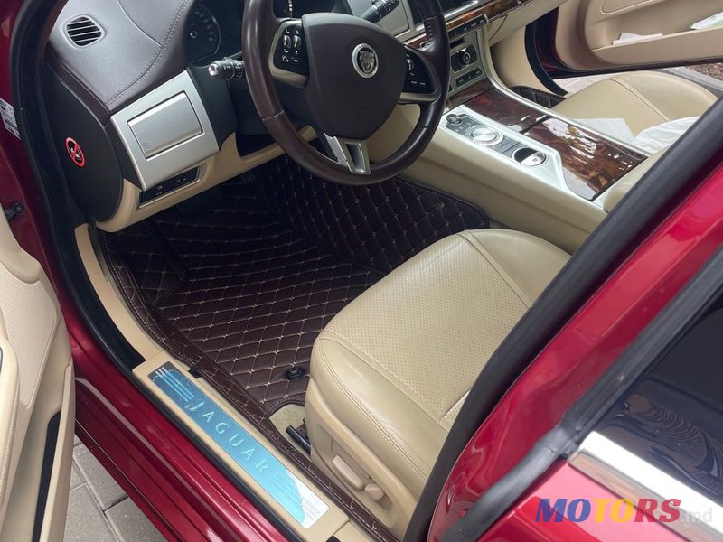 2013' Jaguar XF photo #3