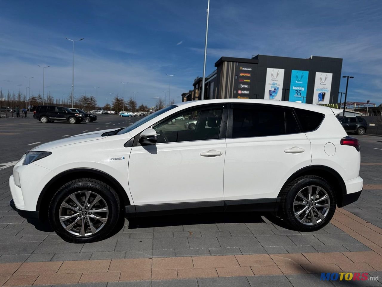 2018' Toyota RAV4 photo #2