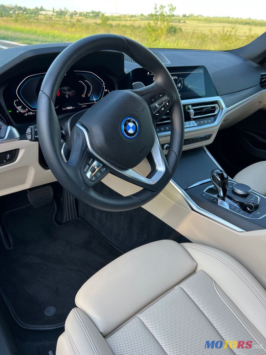 2022' BMW 3 Series photo #5