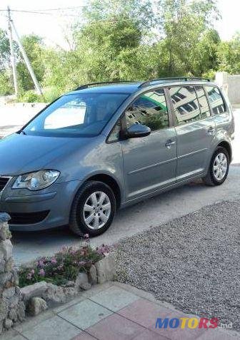 2010' Volkswagen Touran photo #1