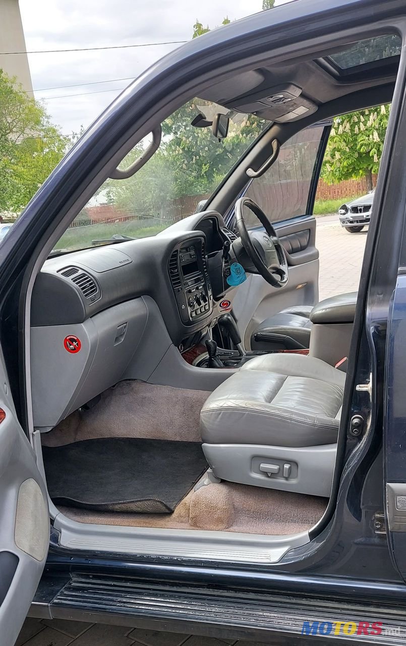 1999' Toyota Land Cruiser photo #4