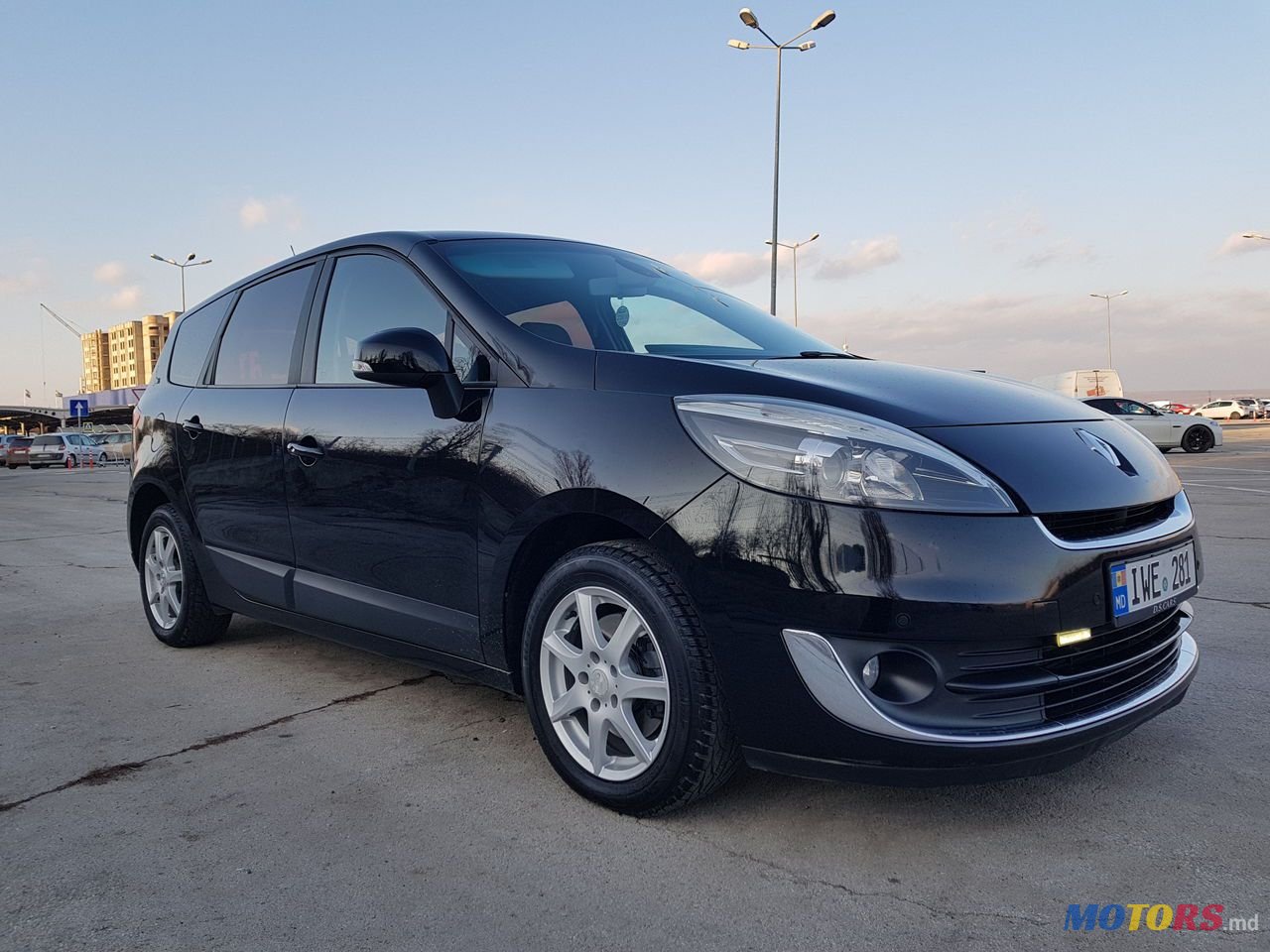 2012' Renault Grand Scenic photo #2