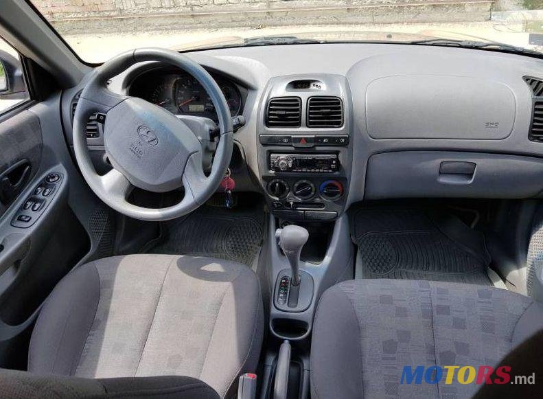 2005' Hyundai Accent photo #2