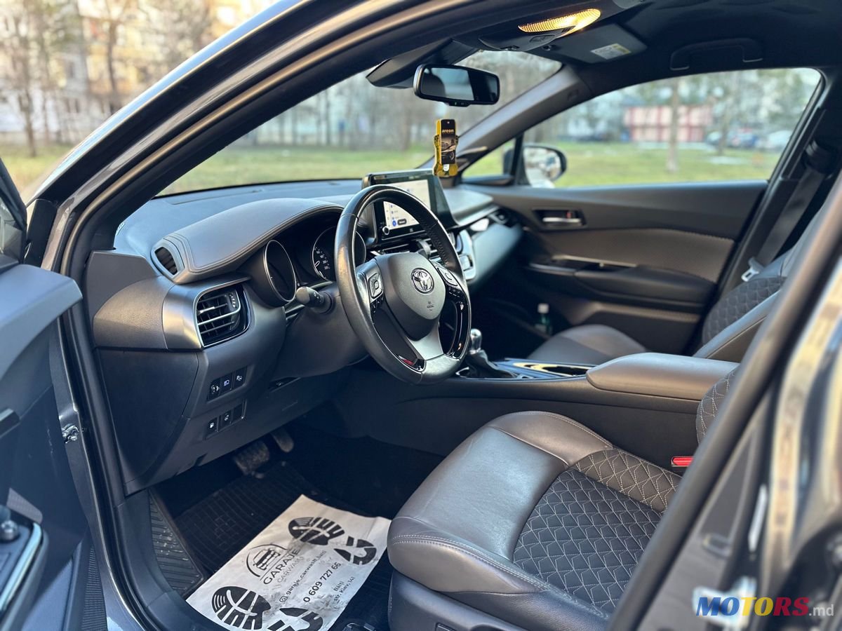 2022' Toyota C-HR photo #4