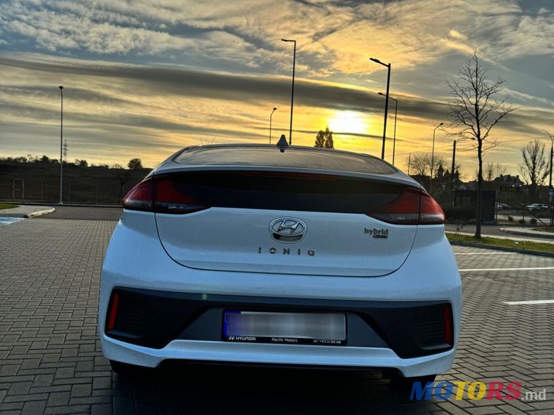 2020' Hyundai Ioniq photo #3