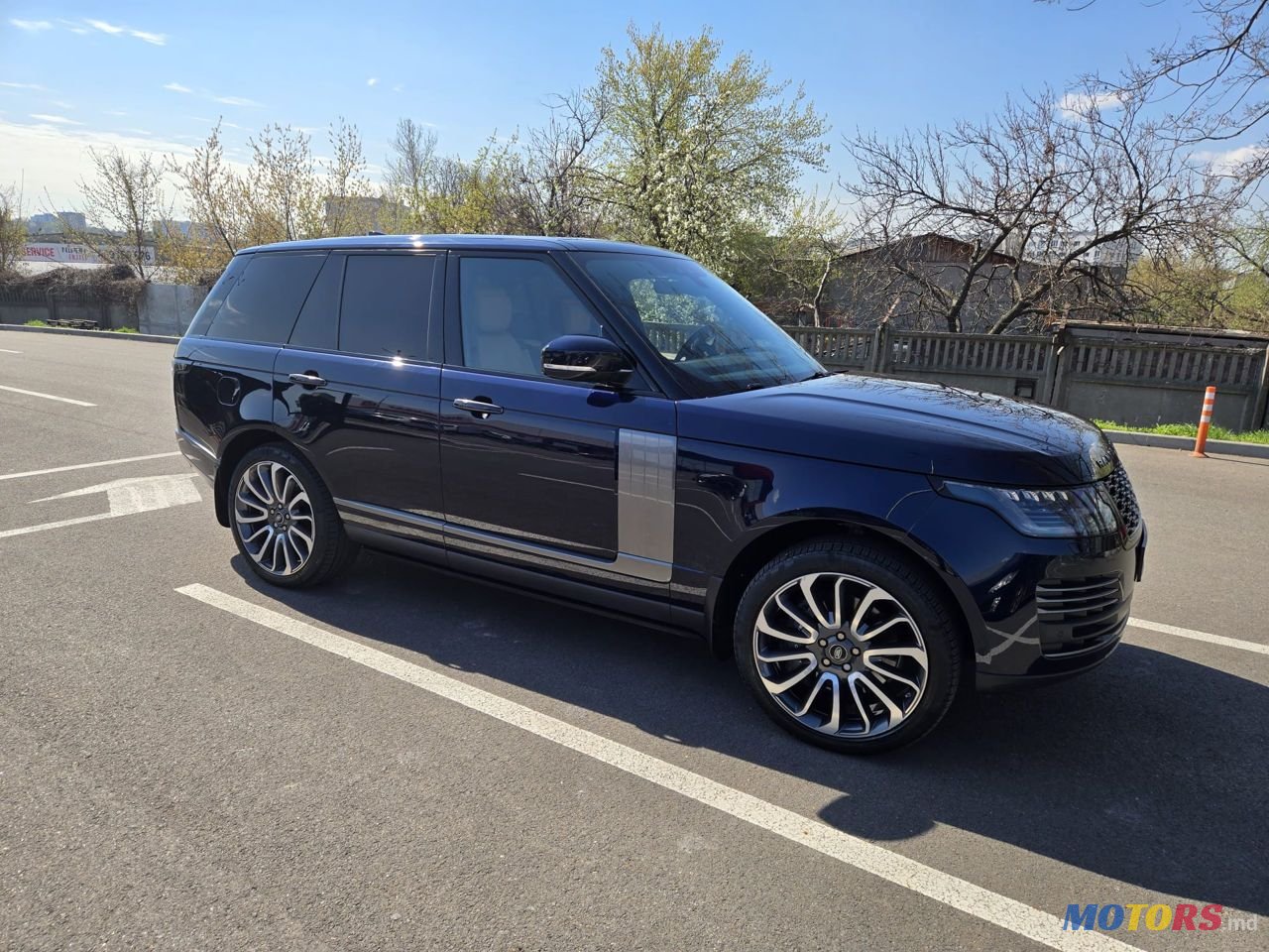 2021' Land Rover Range Rover photo #6