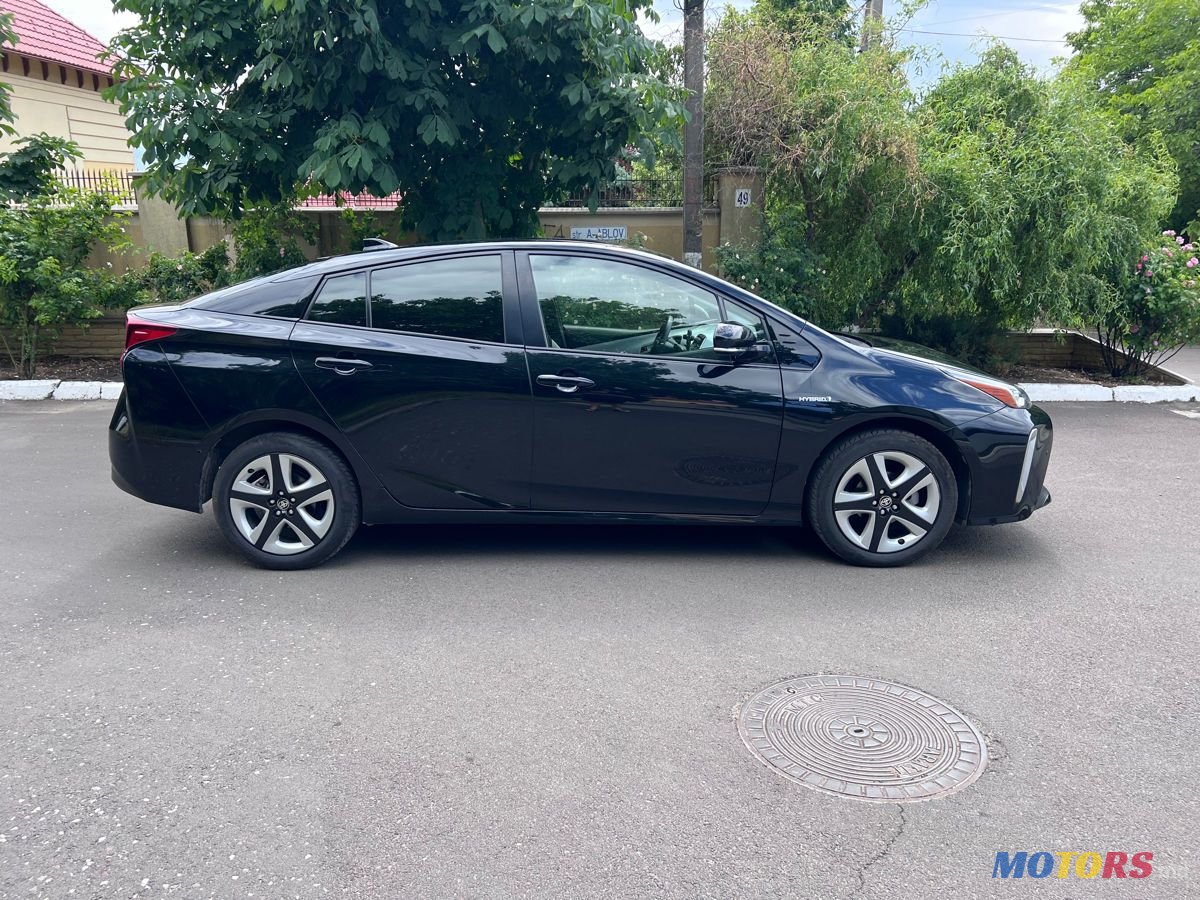 2019' Toyota Prius photo #3