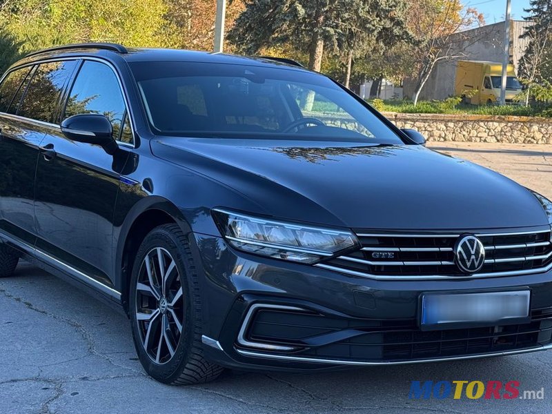 2020' Volkswagen Passat photo #1