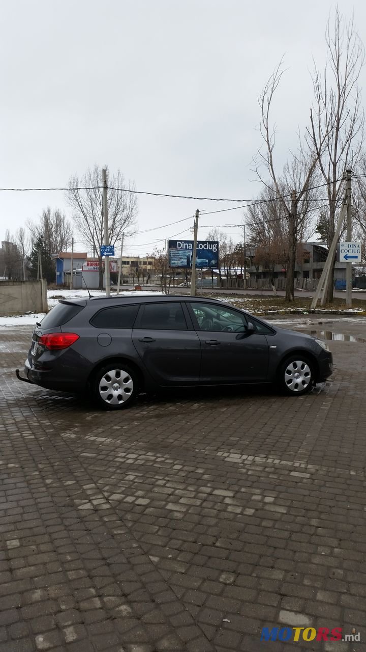 2012' Opel Astra J photo #6
