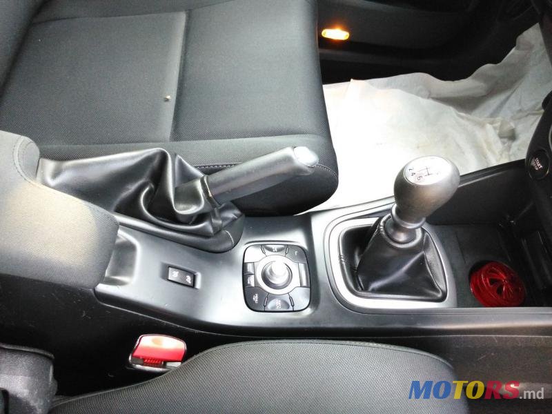 2010' Renault Megane photo #2