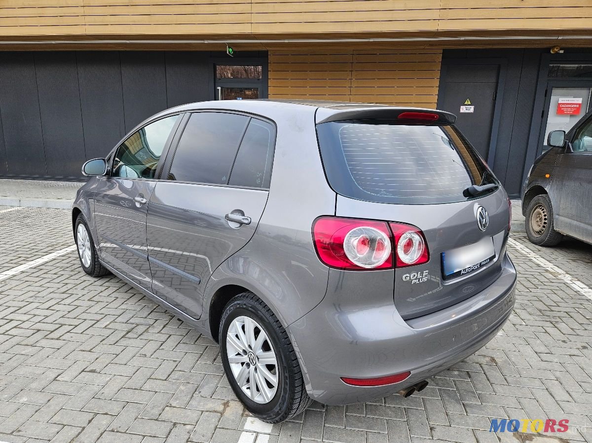 2011' Volkswagen Golf Plus photo #2
