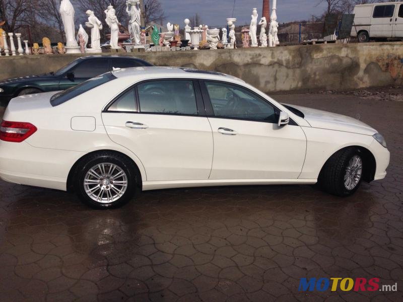 2010' Mercedes-Benz E-Class photo #2