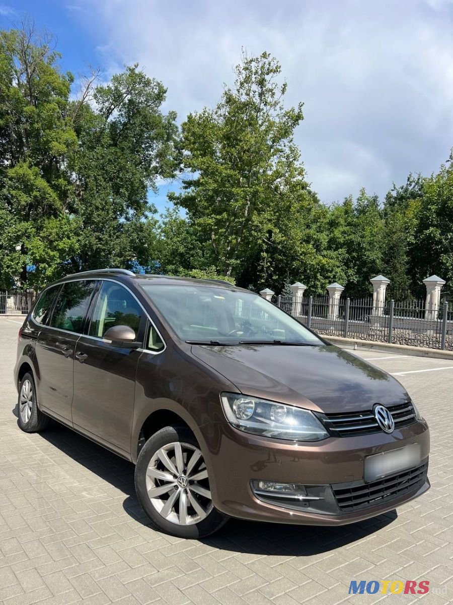 2013' Volkswagen Sharan photo #2