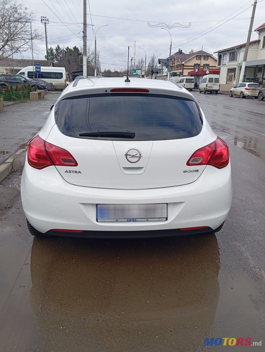 2012' Opel Astra photo #1