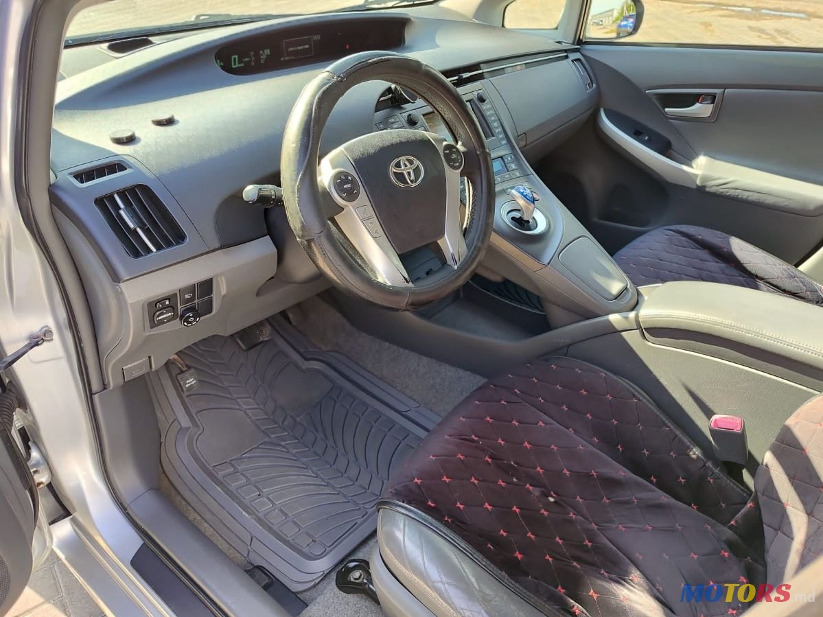 2011' Toyota Prius photo #6