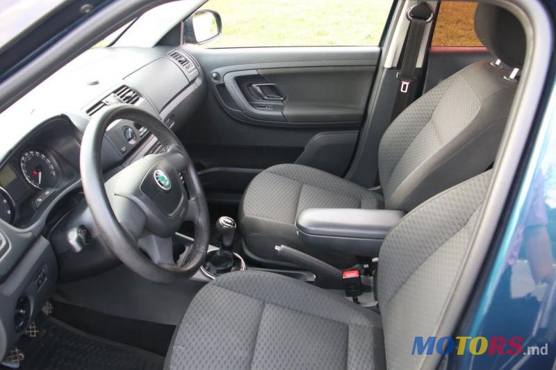 2011' Skoda Fabia photo #4