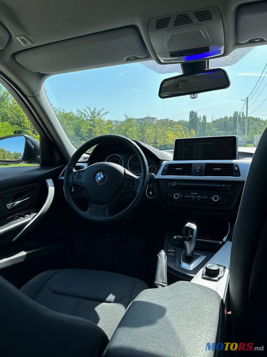 2013' BMW 3 Series photo #2