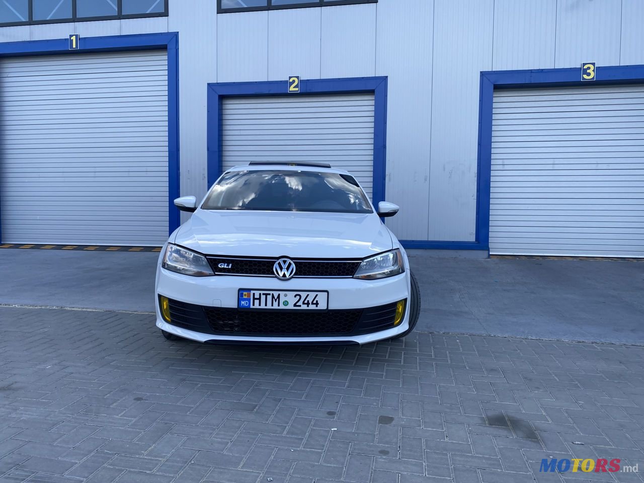 2012' Volkswagen Jetta photo #2