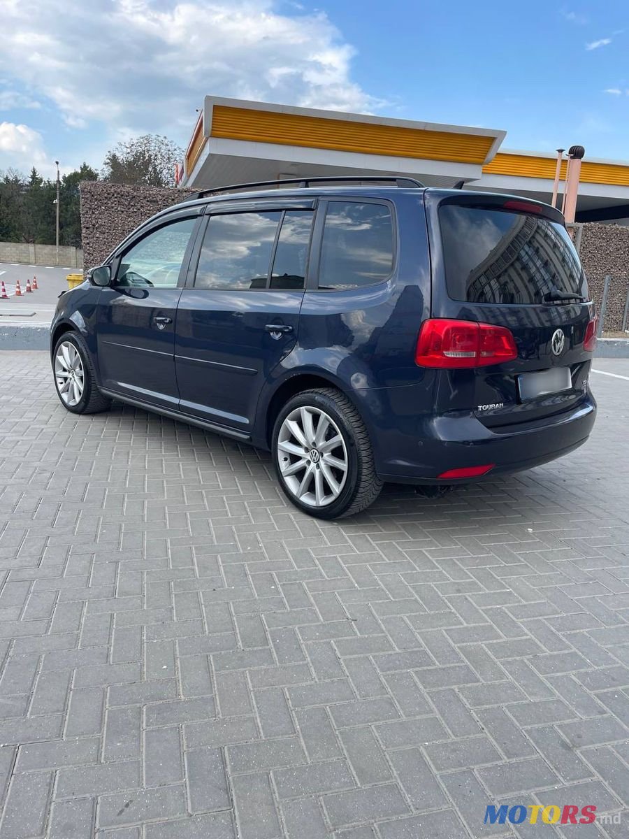 2013' Volkswagen Touran photo #2