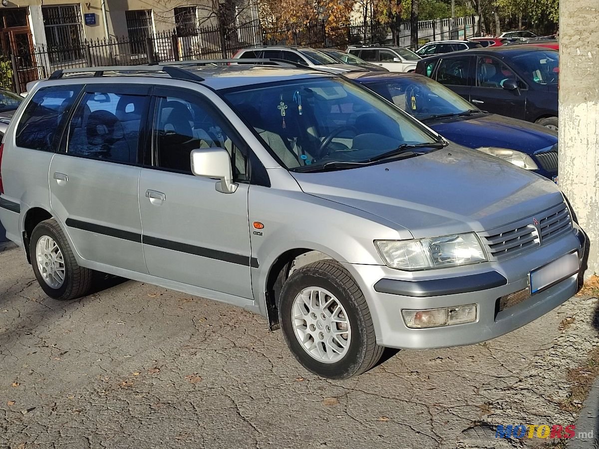 1999' Mitsubishi Space Wagon photo #3