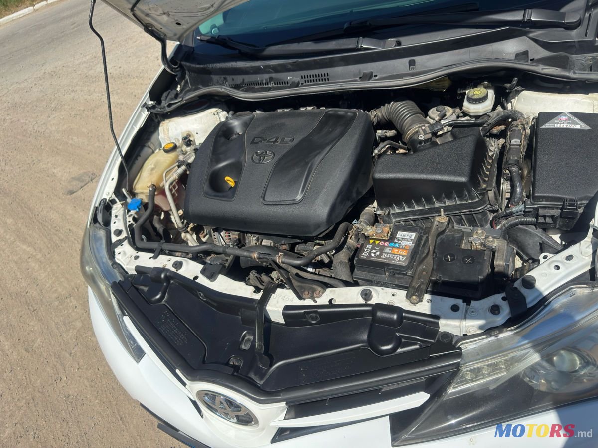 2013' Toyota Auris photo #5