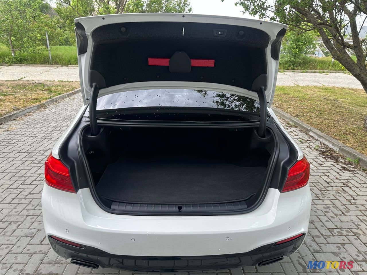 2018' BMW 5 Series photo #6