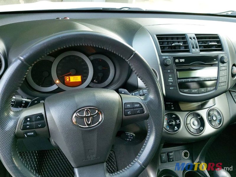 2011' Toyota RAV4 photo #2