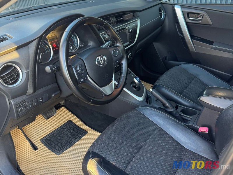 2013' Toyota Auris photo #5