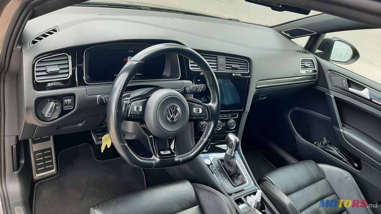 2015' Volkswagen Golf photo #2