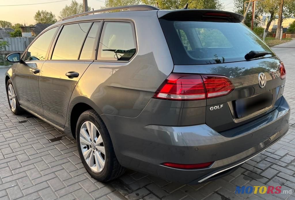 2019' Volkswagen Golf photo #5