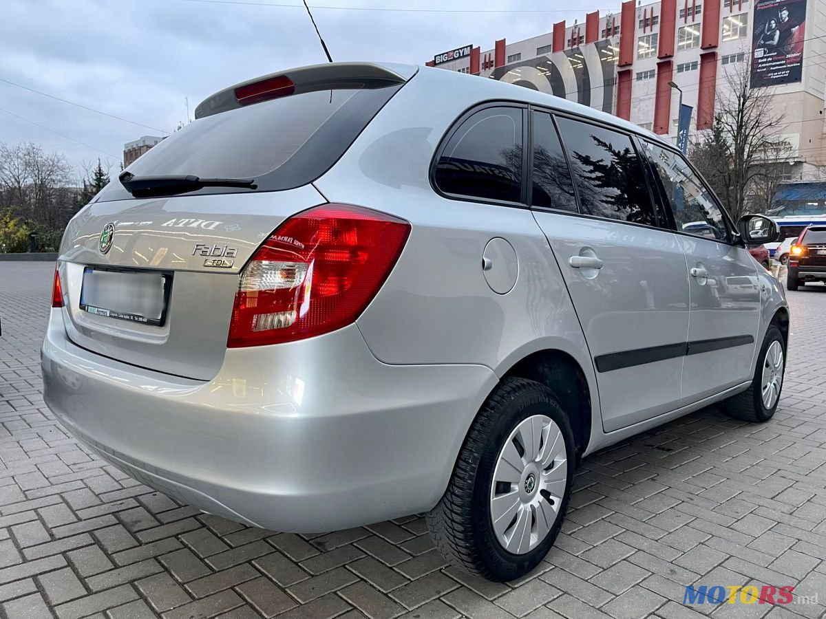 2008' Skoda Fabia photo #5