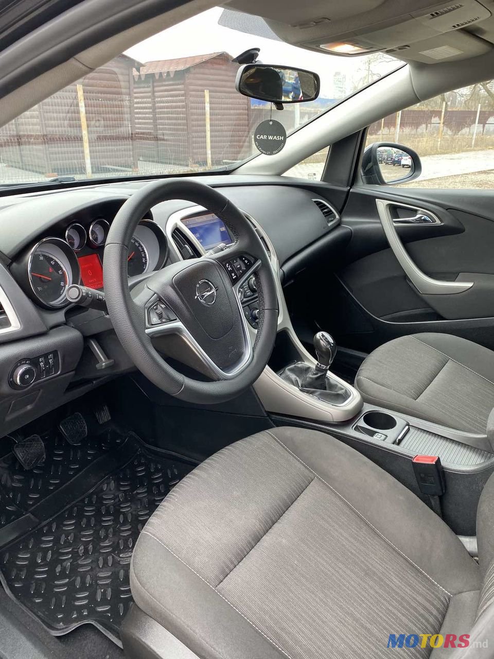 2011' Opel Astra photo #6