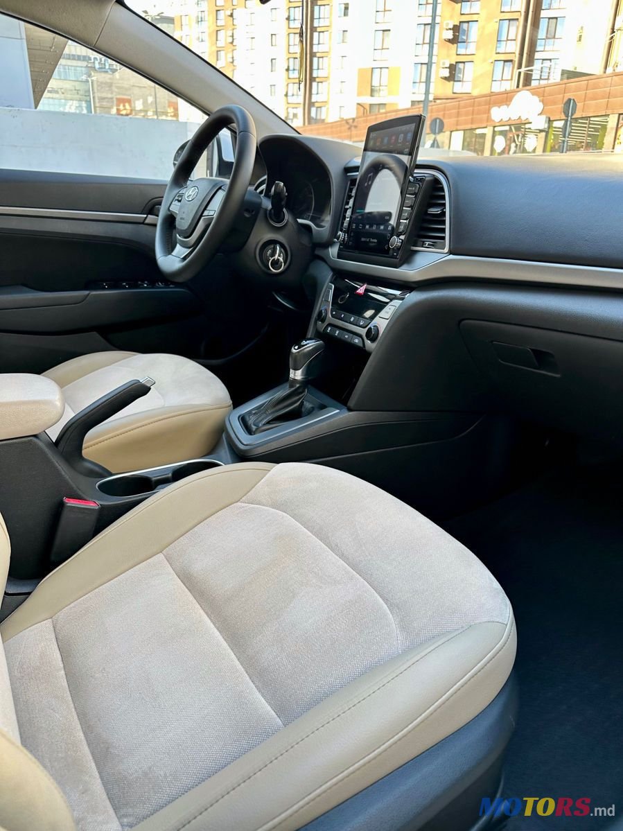 2017' Hyundai Elantra photo #6