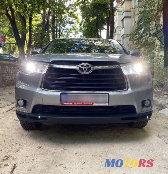 2016' Toyota Highlander photo #3