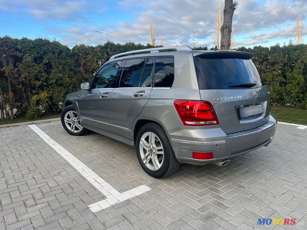 2011' Mercedes-Benz GLK-Class photo #5