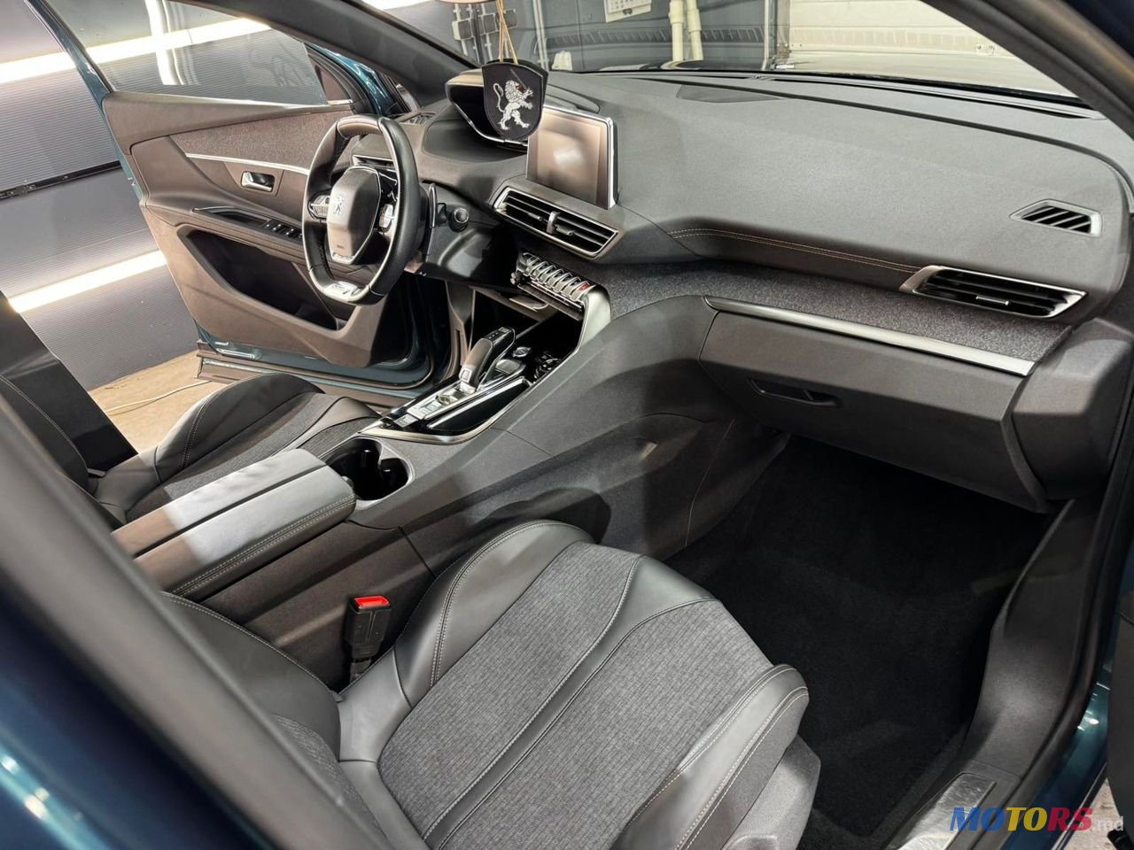 2019' Peugeot 5008 photo #6