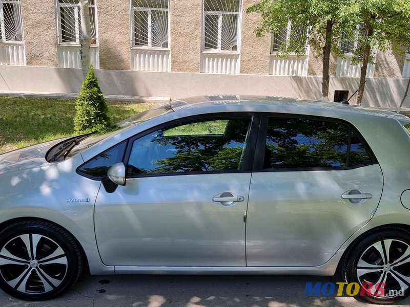 2011' Toyota Auris photo #3