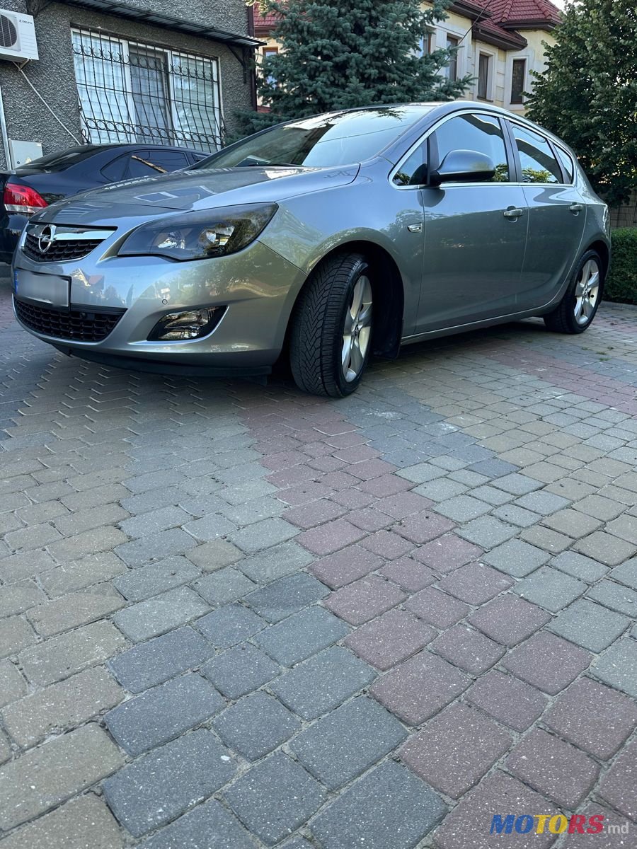 2012' Opel Astra photo #5