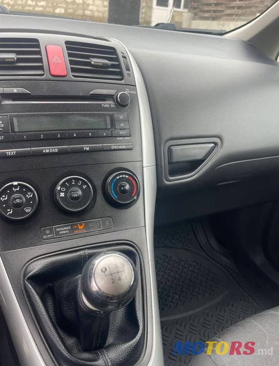 2010' Toyota Auris photo #4
