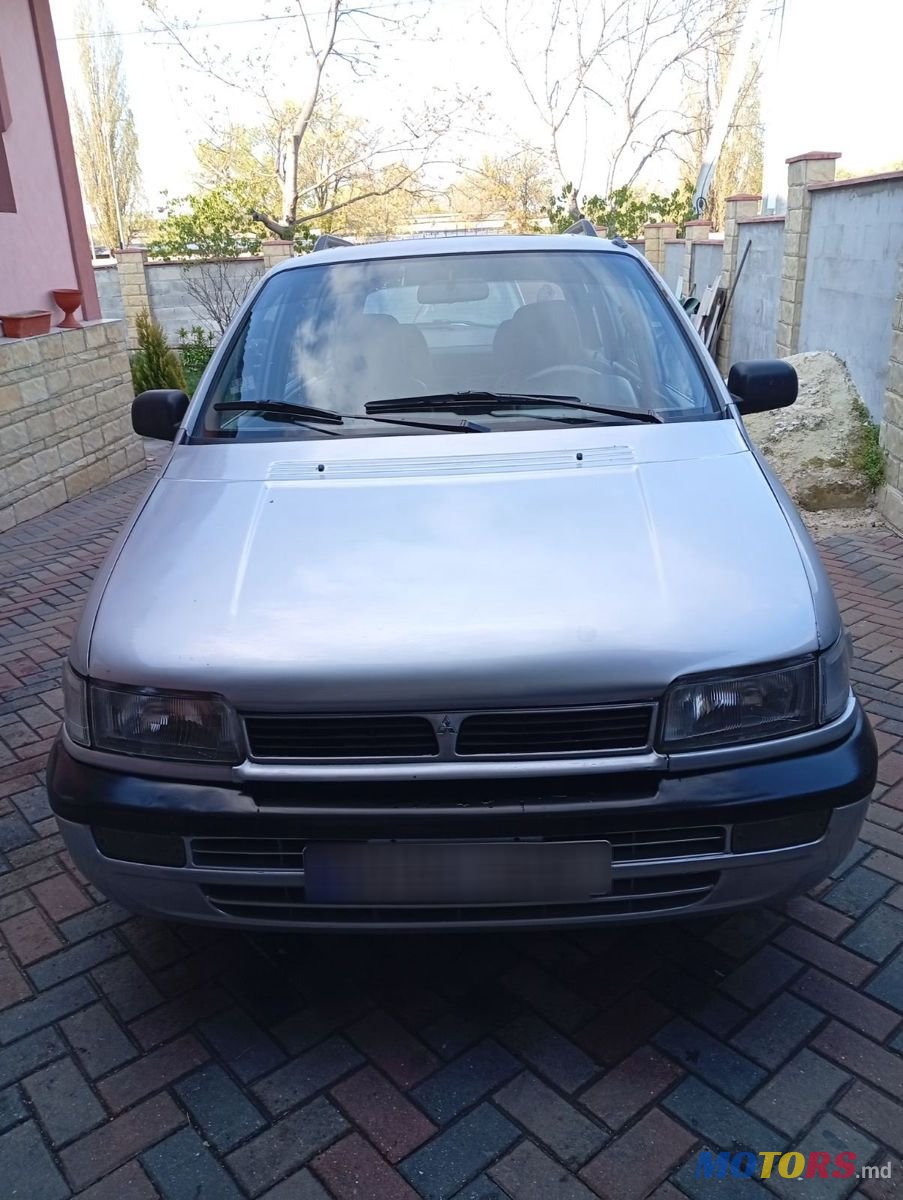 1994' Mitsubishi Space Wagon photo #1