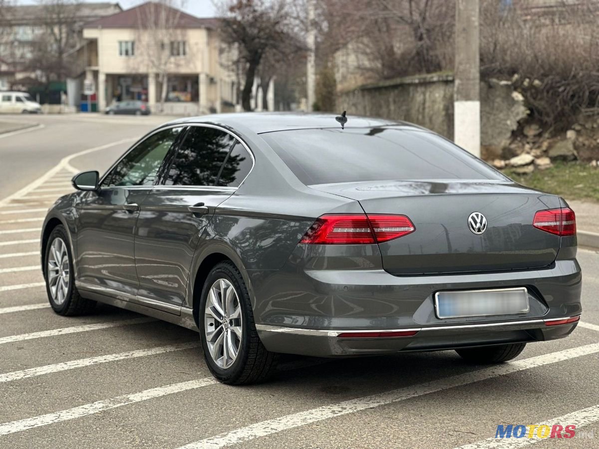 2015' Volkswagen Passat photo #6