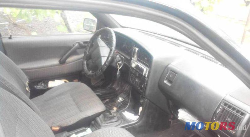 1990' Volkswagen Passat photo #2