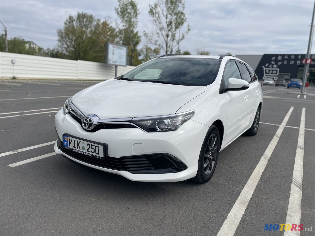 2016' Toyota Auris photo #2