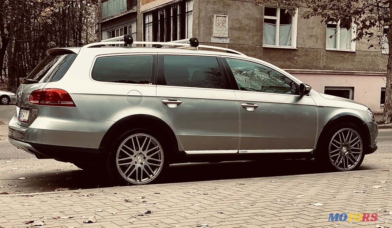 2012' Volkswagen Passat photo #3