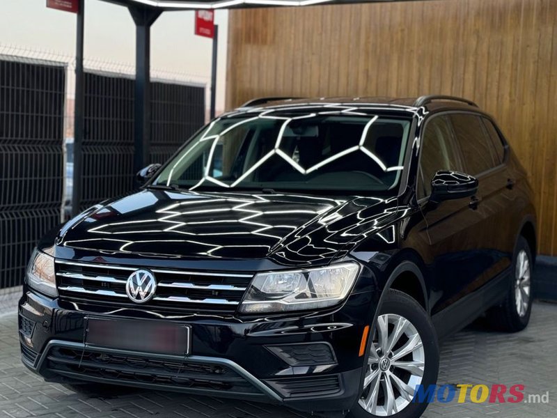 2018' Volkswagen Tiguan photo #1
