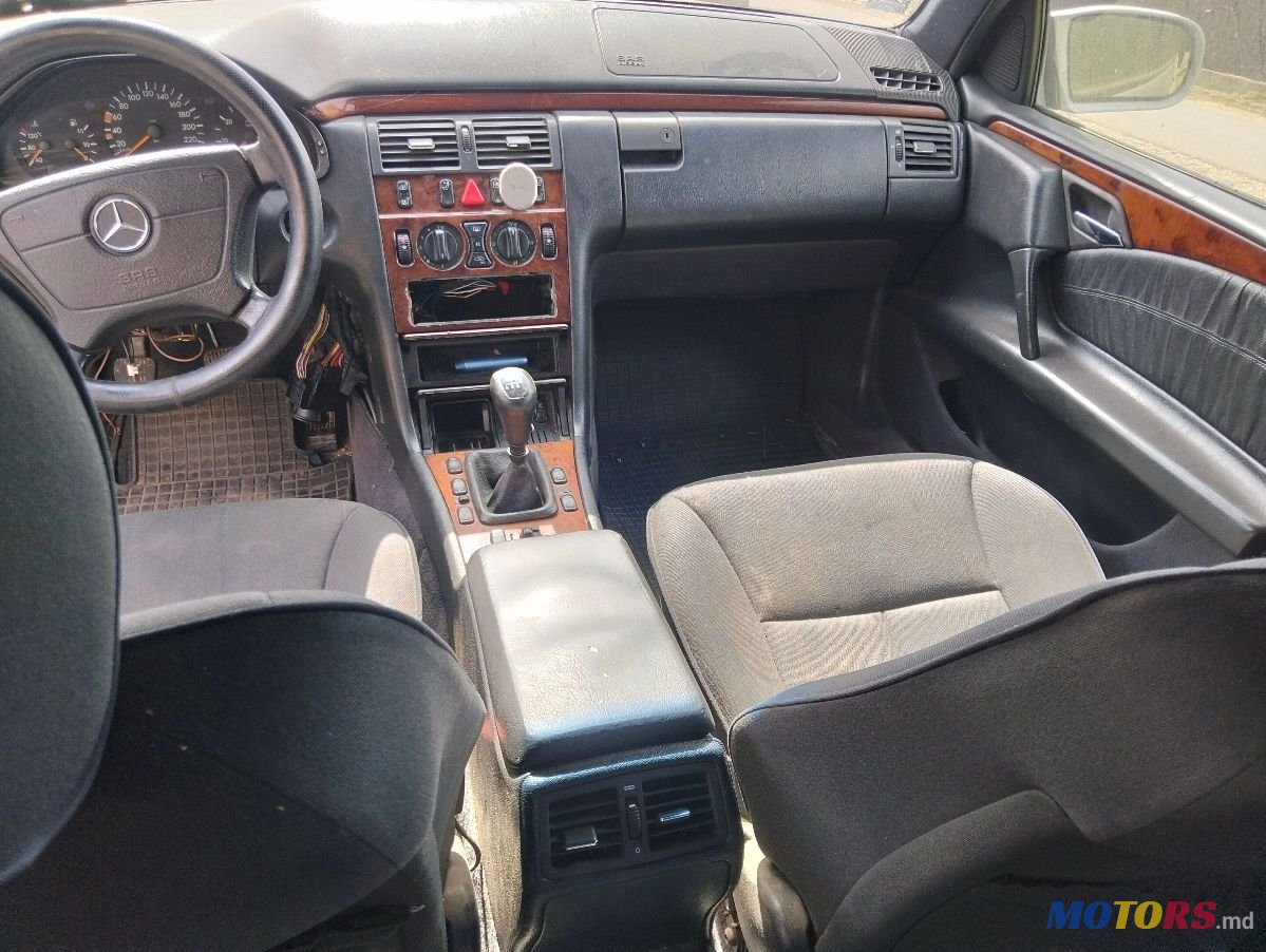 2001' Mercedes-Benz E-Class photo #4