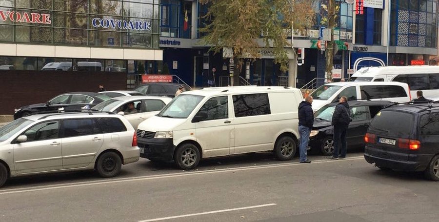 InfoTrafic: Sunt înregistrate două accidente. Străzile din Chișinău pe care se circulă în această dimineață