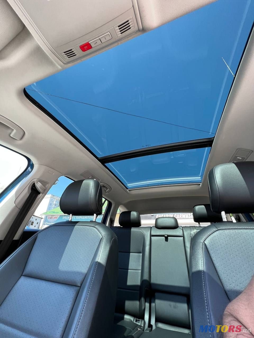 2017' Volkswagen Tiguan photo #2